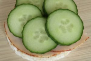 rijstwafel-kipfilet-komkommer